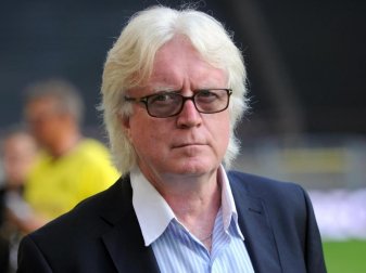 Trainer Winfried Schäfer verlor mit seinem Club Esteghlal Teheran das Hauptstadtduell gegen Persepolis Teheran. Foto: Jonas Güttler Trainer Winfried Schäfer verlor mit seinem Club Esteghlal Teheran das Hauptstadtduell gegen Persepolis Teheran. Foto: Jonas Güttler