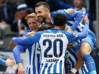 Hertha jubelt nach dem 2:0 durch Karim Rekik