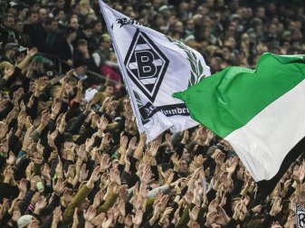 Mönchengladbach Fans beleidigen Dietmar Hopp mit Banner Mönchengladbach Fans beleidigen Dietmar Hopp mit Banner