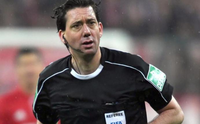 Schiedsrichter Manuel Gräfe ließ einen Treffer per Videobeweis nicht zu. Foto: Peter Kneffel