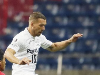 Lukas Podolski muss wegen einer Gelbsperre für Vissel Kobe pausieren. Foto: kyodo Lukas Podolski muss wegen einer Gelbsperre für Vissel Kobe pausieren. Foto: kyodo