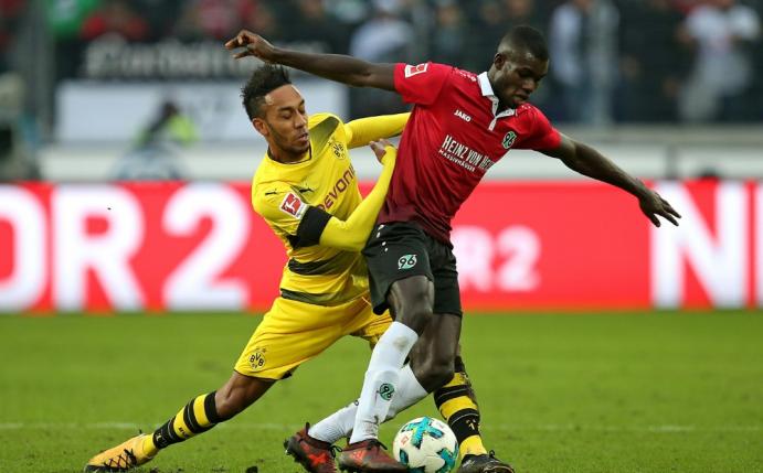 Ihlas Bebou (r.) erzielte gegen den BVB einen Doppelpack
