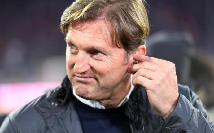 Leipzig Trainer Ralph Hasenhüttl war nach der Niederlage seines Teams in München einer der ersten Gratulanten. Foto: Tobias Hase