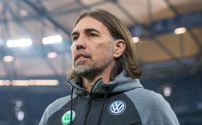 Das 1:1 auf Schalke war bereits das sechste Remis hintereinander für Trainer Martin Schmidt und den VfL Wolfsburg. Foto: Guido Kirchner