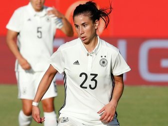 Freiburgs Hasret Kayikci erzielte den 2:1-Siegtreffer Freiburgs Hasret Kayikci erzielte den 2:1-Siegtreffer