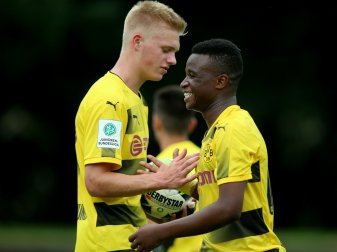 Moukoko (r.) erzielte gegen Duisburg einen Doppelpack Moukoko (r.) erzielte gegen Duisburg einen Doppelpack