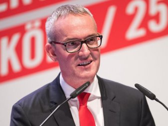 Laut FC-Geschäftsführer Alexander Wehrle gelten alle Spielerverträge auch für die zweite Liga. Foto: Marius Becker Laut FC-Geschäftsführer Alexander Wehrle gelten alle Spielerverträge auch für die zweite Liga. Foto: Marius Becker