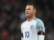 Englands Wayne Rooney mit dem «Poppy»-Symbol beim WM-Qualifikationsspiel am 11. November 2016 gegen Schottland. Foto: Andy Rain