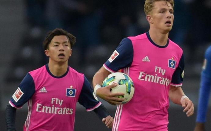 Der HSV setzt auf Tatsuya Ito (l)und Jann-Fiete Arp. Foto: Axel Heimken