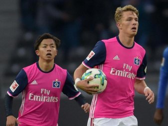 Der HSV setzt auf Tatsuya Ito (l)und Jann-Fiete Arp. Foto: Axel Heimken Der HSV setzt auf Tatsuya Ito (l)und Jann-Fiete Arp. Foto: Axel Heimken