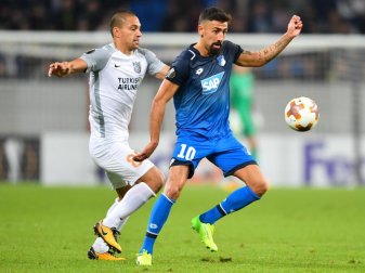 Kerem Demirbay (r) wird in Istanbul von einigen Verwandten angefeuert werden. Foto: Uwe Anspach