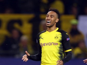 Pierre-Emerick Aubameyang hadert mit einer vergebenen Torchance. Foto: Ina Fassbender