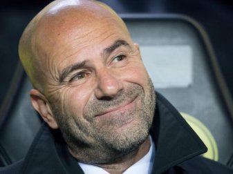 Will mit dem BVB zurück an die Tabellenspitze: Trainer Peter Bosz. Foto: Bernd Thissen Will mit dem BVB zurück an die Tabellenspitze: Trainer Peter Bosz. Foto: Bernd Thissen