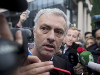 Jose Mourinho wird in Madrid vor einem Gericht von Journalisten befragt. Foto: Paul White