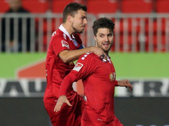 Erzielte Siegtor für Duisburg: Moritz Stoppelkamp (r.) Erzielte Siegtor für Duisburg: Moritz Stoppelkamp (r.)