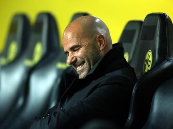 Trainer Peter Bosz will mit Borussia Dortmund den Erfolgen der Bayern Einhalt gebieten. Foto: Ina Fassbender Trainer Peter Bosz will mit Borussia Dortmund den Erfolgen der Bayern Einhalt gebieten. Foto: Ina Fassbender