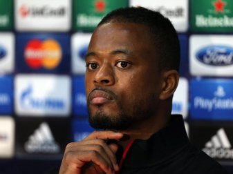 Wurde nach eine Auseinandersetzung mit den eigenen Fans von Olympique Marseille entlassen: Patrice Evra. Foto: Peter Byrne Wurde nach eine Auseinandersetzung mit den eigenen Fans von Olympique Marseille entlassen: Patrice Evra. Foto: Peter Byrne