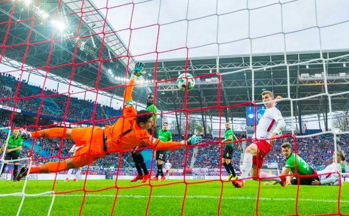Timo Werner (r.) trifft - Leipzig dreht das Spiel
