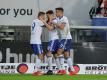 Daniel Caligiuri (M.) erzielt den Siegtreffer