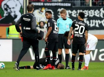 Sven Bender (u.) musste verletzt ausgewechselt werden