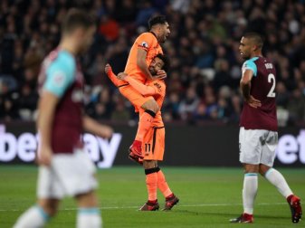 Liverpools Mohamed Salah aus Agypten jubelt mit seinem deutschen Teamkollegen Emre Can (oben) nach seinem Tor. Foto: John Walton/PA Wire