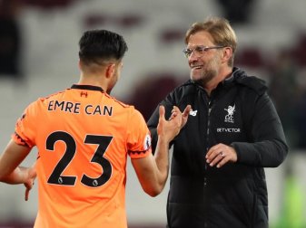 Liverpool-Coach Jürgen Klopp (r) und Nationalspieler Emre Can freuen sich über den 4:1-Sieg bei West Ham. Foto: John Walton Liverpool-Coach Jürgen Klopp (r) und Nationalspieler Emre Can freuen sich über den 4:1-Sieg bei West Ham. Foto: John Walton