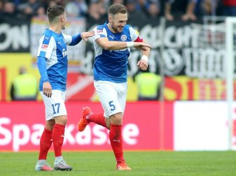 Lewerenz (l.) und Czichos freuen sich über den Heimsieg Lewerenz (l.) und Czichos freuen sich über den Heimsieg