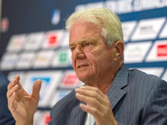 Dietmar Hopp wehrt sich gegen die Schmähungen. Foto: Daniel Maurer Dietmar Hopp wehrt sich gegen die Schmähungen. Foto: Daniel Maurer