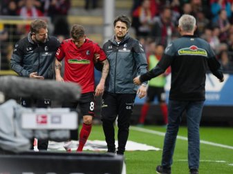 Freiburgs Mike Frantz musste in der Partie gegen den FC Schalke 04 ausgewechselt werden. Foto: Patrick Seeger