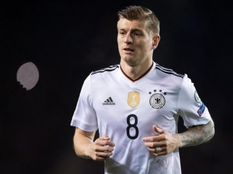 Nationalspieler Toni Kroos ist skeptisch beim Videobeweis. Foto: Marius Becker Nationalspieler Toni Kroos ist skeptisch beim Videobeweis. Foto: Marius Becker