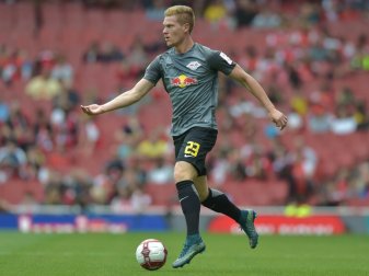 Halstenberg gibt sein Länderspiel-Debüt gegen England Halstenberg gibt sein Länderspiel-Debüt gegen England