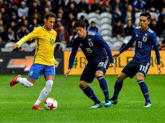 Neymar (l.) trifft per Elfmeter zum 1:0 Neymar (l.) trifft per Elfmeter zum 1:0
