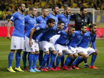 Der viermalige Fußball-Weltmeister Italien könnte zum ersten Mal seit 60 Jahren eine WM verpassen. Foto: Frank Augstein Der viermalige Fußball-Weltmeister Italien könnte zum ersten Mal seit 60 Jahren eine WM verpassen. Foto: Frank Augstein