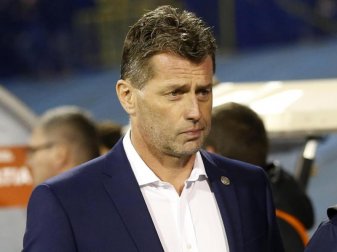 Trotz verpasster WM-Quali will Michael Skibbe als Nationaltrainer Griechenlands weitermachen. Foto: Darko Bandic