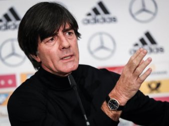 Joachim Löw wird auch gegen Frankreich testen. Foto: Christian Charisius Joachim Löw wird auch gegen Frankreich testen. Foto: Christian Charisius
