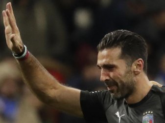 Nach der verpassten WM trat Gianluigi Buffon aus der italienischen Nationalmannschaft zurück. Foto: Luca Bruno Nach der verpassten WM trat Gianluigi Buffon aus der italienischen Nationalmannschaft zurück. Foto: Luca Bruno