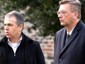 Ex-Köln-Manager Andreas Rettig (l) und DFB-Präsident Reinhard Grindel auf dem Weg zur Trauerfeier von Hans Schäfer. Foto: Marius Becker Ex-Köln-Manager Andreas Rettig (l) und DFB-Präsident Reinhard Grindel auf dem Weg zur Trauerfeier von Hans Schäfer. Foto: Marius Becker