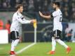 Langersehnte Rückkehr: Mario Götze (l) kommt für England-Legionär Ilkay Gündogan ins Spiel. Foto: Marius Becker