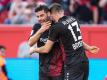 Bayer-Torjäger Kevin Volland (l) und Lucas Alario jubeln über einen Treffer. Foto: Marius Becker