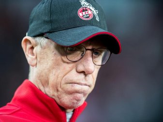 Sein Blick ist auf das Kölner Gastspiel in Mainz gerichtet: FC-Coach Peter Stöger. Foto: Marius Becker Sein Blick ist auf das Kölner Gastspiel in Mainz gerichtet: FC-Coach Peter Stöger. Foto: Marius Becker