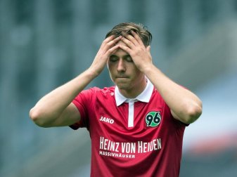 96-Akteur Waldemar Anton kam verletzt von der U21 nach Hannover zurück. Foto: Federico Gambarini 96-Akteur Waldemar Anton kam verletzt von der U21 nach Hannover zurück. Foto: Federico Gambarini