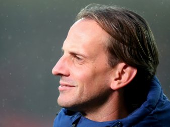 Wiesbaden mit Trainer Rüdiger Rehm unterliegt Rostock Wiesbaden mit Trainer Rüdiger Rehm unterliegt Rostock