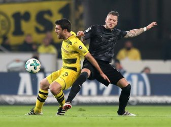 Sokratis (l.) hat einen Rippenknorpelbruch erlitten Sokratis (l.) hat einen Rippenknorpelbruch erlitten