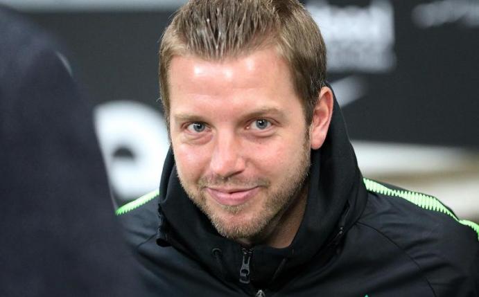 Steht mit Werder Bremen im Derby gegen Hannover schon früh unter Druck: Werder-Coach Florian Kohfeldt. Foto: Hasan Bratic