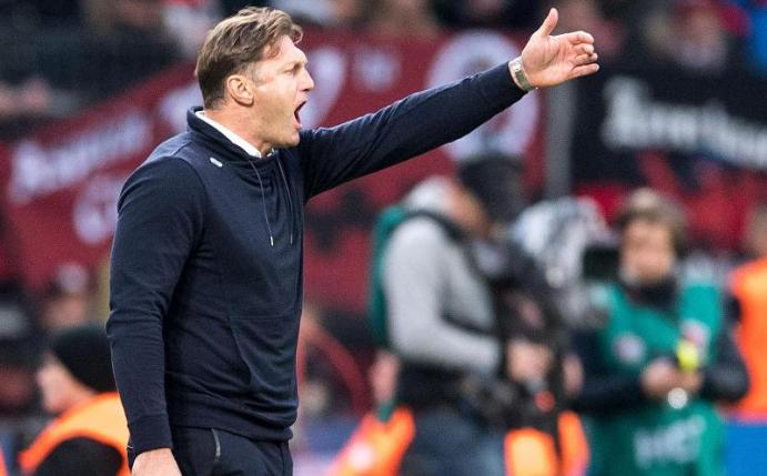 Leipzigs Trainer Ralph Hasenhüttl in Leverkusen an der Seitenlinie. Foto: Marius Becker