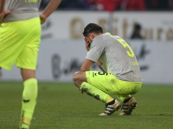 Der Kölner Dominic Maroh war nach dem 0:1 schwer enttäuscht. Foto: Thomas Frey Der Kölner Dominic Maroh war nach dem 0:1 schwer enttäuscht. Foto: Thomas Frey