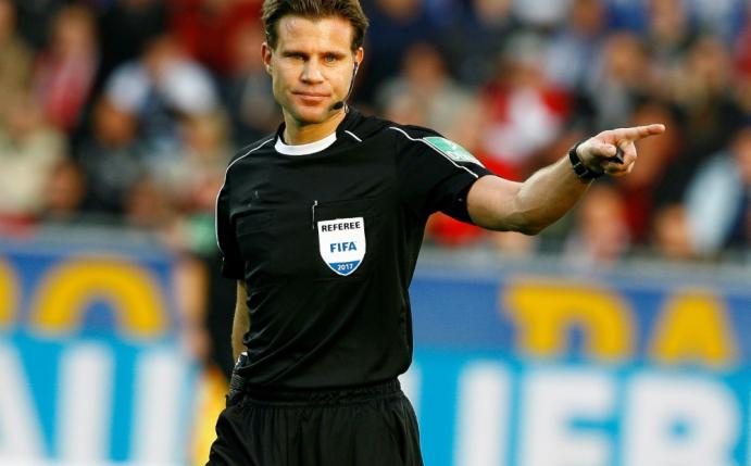 Schiedsrichter Felix Brych räumt Fehler ein