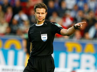 Schiedsrichter Felix Brych räumt Fehler ein Schiedsrichter Felix Brych räumt Fehler ein