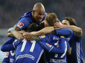 Jubel in Königsblau: Schalke bezwingt Hamburg 2:0 Jubel in Königsblau: Schalke bezwingt Hamburg 2:0