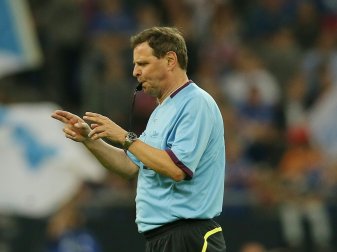 Bernd Heynemann sieht Nachholbedarf beim Videobeweis